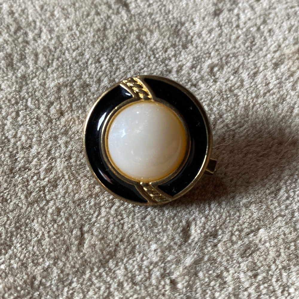 Vintage Classic 80s Round Black and White Gold Enamel Rhinestone Brooch Pin